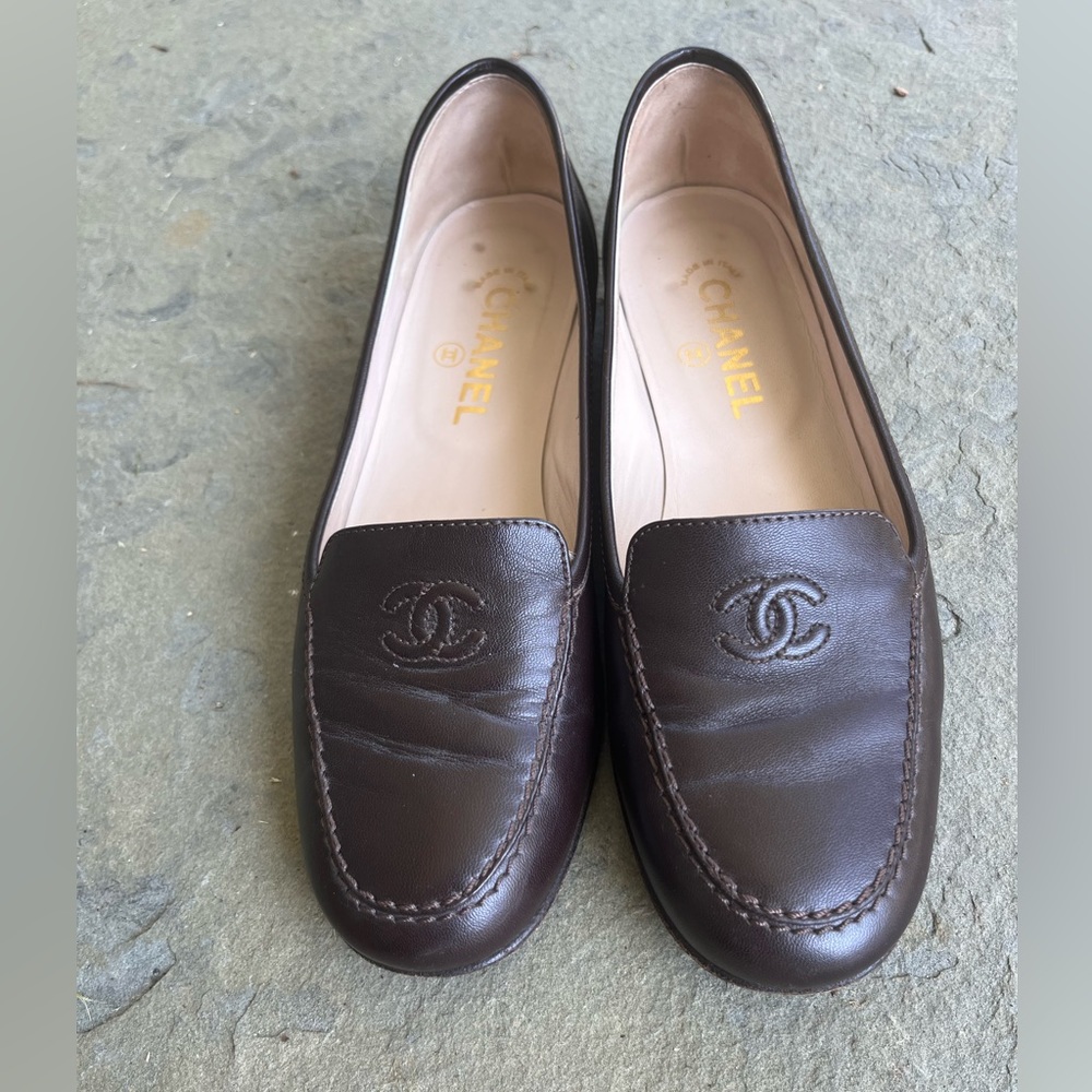 CHANEL Interlocking CC Logo Leather Loafers